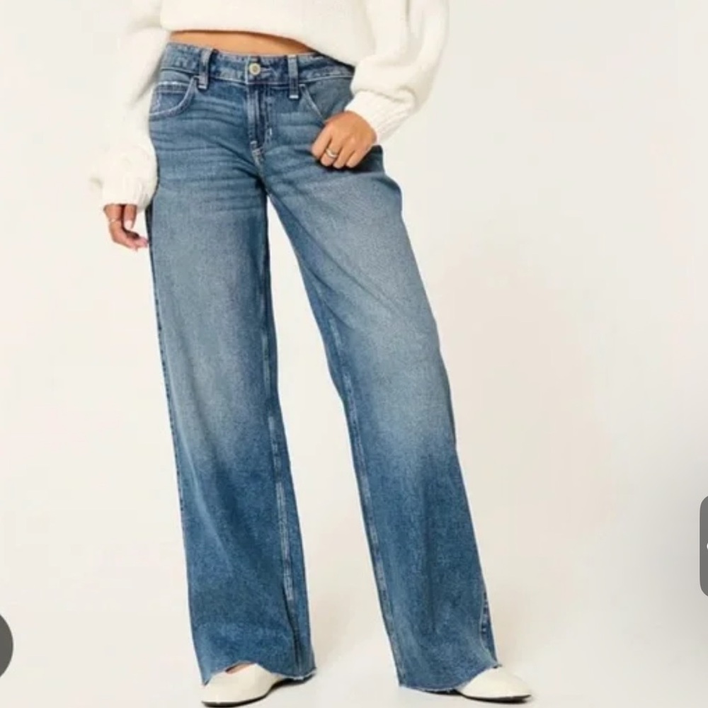 Women’s Low Rise Baggy Wide-Leg Jeans. Medium Wash. 24
